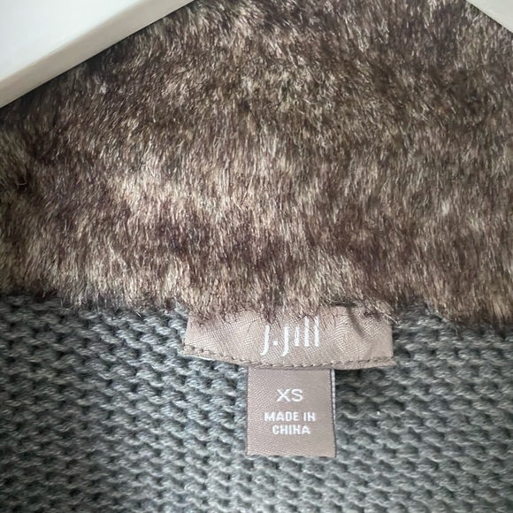 J. Jill XS sweater vest with faux fur collar. - Picture 3 of 5